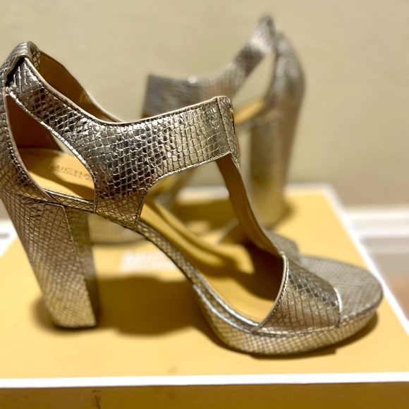 Gold chunky heels with snakeskin print - Picture 8 of 8